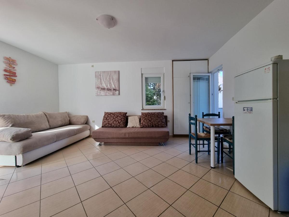 Apartment Aqua Near The City Beach Novalja Exterior foto