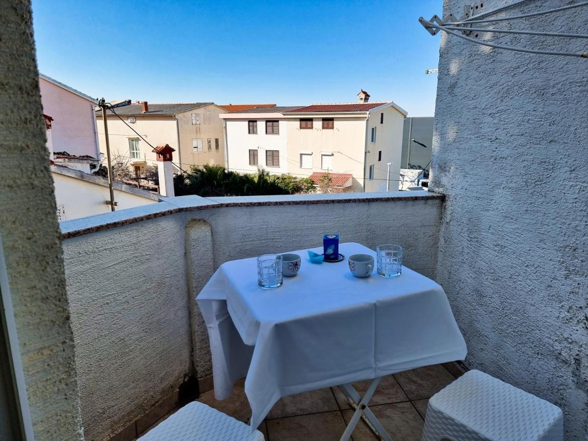 Apartment Aqua Near The City Beach Novalja Exterior foto